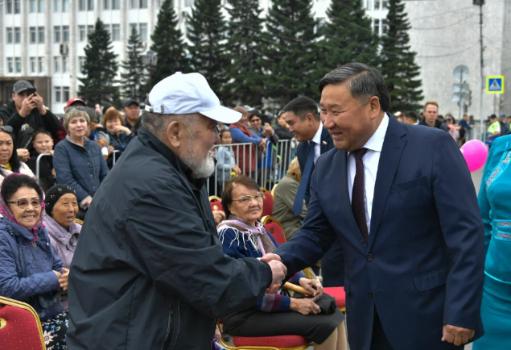 Глава Тувы Владислав Ховалыг поздравил кызылчан с Днем города