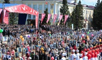 В Туве юбилейный Парад Победы собрал беспрецедентное количество зрителей. Фото Виктории Лачугиной