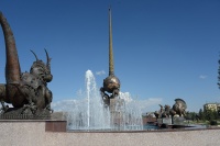 Новая скульптура "Центр Азии" установлена в столице Тувы. 06.09.14.