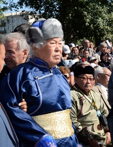 Глава Тувы поздравил  уважаемого  старейшину республики,  деятеля культуры и науки Монгуша Кенин-Лопсана с 90-летием! 
