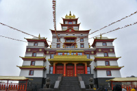Светлый день открытия буддийского монастыря «Тубтен Шедруб Линг» вошел в историю нашей республики.  Он построен на земле, которую еще в 1992 году освятил Далай-Лама XIV.