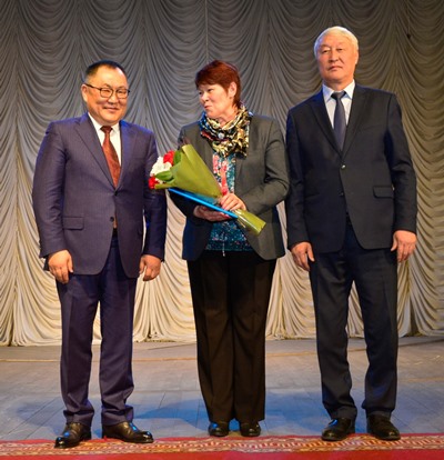 Глава Тувы вручил государственные награды в честь Международного женского дня