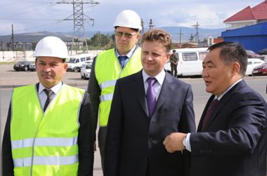 В столице Тувы с участием министра транспорта России открыли одну из главных городских автодорог