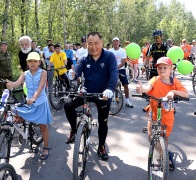 Премьер Шолбан Кара-оол принял участие в открытии новой велотрассы в Кызыле