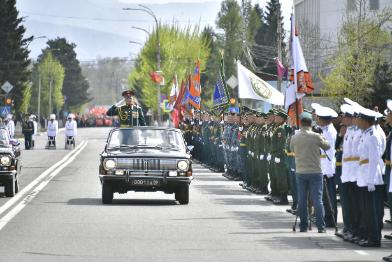 В столице Тувы прошел военный парад, посвященный 77-й годовщине Победы в Великой Отечественной войне