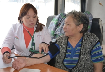 В рамках проекта «Маршрут здоровья» проведено медицинское обследование жителей отдаленного Тоджинского района Тувы 