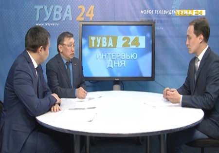 В эфире телеканала "Тува 24" обсудили реализацию губернаторского проекта "Село, в котором я живу"