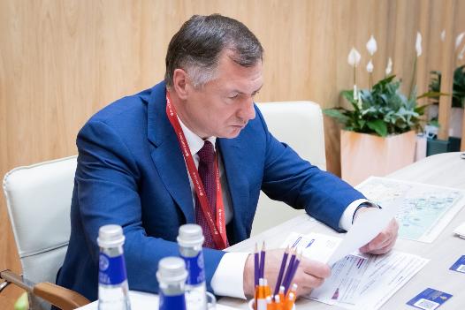 Владислав Ховалыг провел рабочую встречу с вице-премьером Маратом Хуснуллиным на полях ПМЭФ-2021