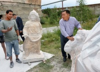Глава Тувы совместно с художниками определил городские площадки под новые скульптуры