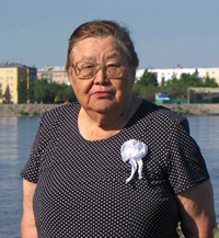 Премьер Шолбан Кара-оол поздравил с днем рождения известного литературного критика Марию Андреевну Хадаханэ