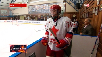 Путин сыграл в хоккей с Шойгу и новым президентом КХЛ