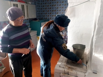 В Туве из-за морозов возрастает риск бытовых пожаров 