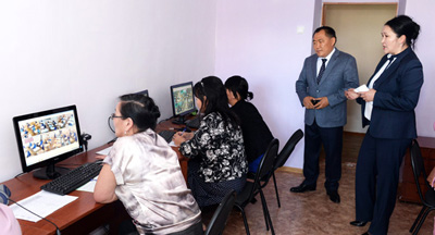 Глава Тувы посетил республиканский ситуационный центр по мониторингу за ЕГЭ-2015