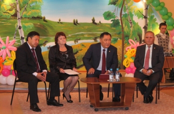 Глава Тувы  обсудил  с руководителями  детских садов  состояние и перспективы  развития дошкольного образования
