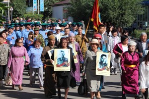 В Кызыле открыли мемориальную доску в память о тувинских добровольцах