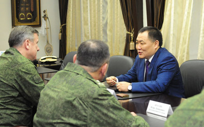 Глава Тувы Шолбан Кара-оол встретился с представителями Министерства обороны России 