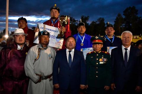 Победителем чемпионата по национальной борьбе хуреш стал новоиспеченный «Чаан моге Республики Тыва» Монгуш Айдын 