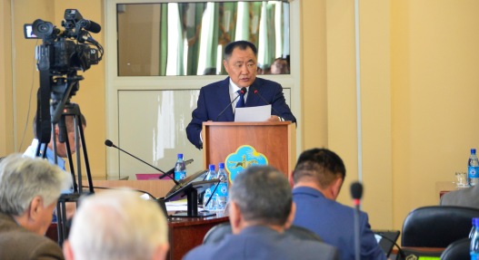Глава Тувы выступил с ежегодным отчетом о результатах деятельности Правительства Республики Тыва за 2018 г. перед депутатами Верховного Хурала 