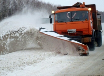 Для ликвидации последствий снегопада на федеральной автодороге Р-257 работают 76 единиц дорожной техники