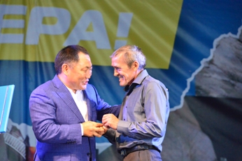 Глава Тувы вручил государственные награды в честь Дня шахтера 