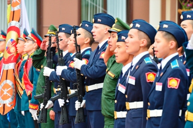 Шолбан Кара-оол передал поздравления Президента России и министра обороны  учащимся Кызылского Президентского кадетского училища