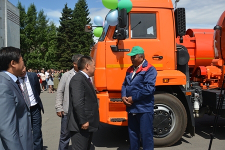 Жилищно-коммунальное хозяйство Кызыла  пополнилось новой спецтехникой