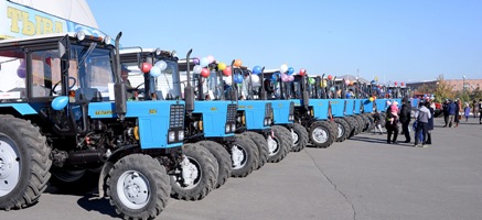 19 фермеров Тувы получили новые трактора «Беларус»