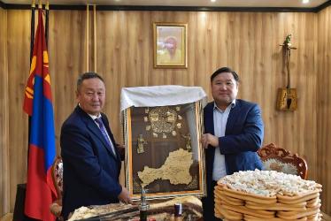 Глава Тувы и генконсул Монголии в Кызыле обсудили перспективы трансграничного сотрудничества