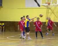 Турнир по баскетболу между командами Правительства и Верховного Хурала во главе с Шолбаном Кара-оолом и Кан-оолом Даваа