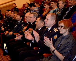  Глава Тувы поздравил сотрудников и ветеранов органов безопасности с Днем сотрудников ФСБ России 