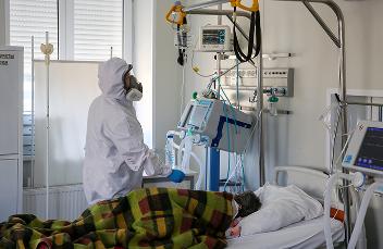 В Туве растет число больных с тяжелым течением коронавируса