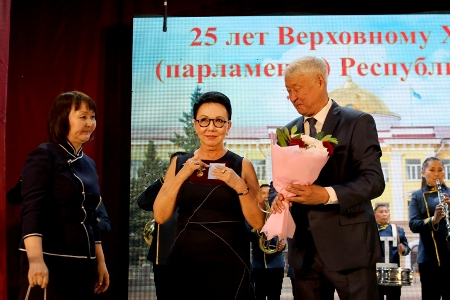 В Кызыле прошло торжественное собрание, посвящённое 25-летию Верховного Хурала Тувы