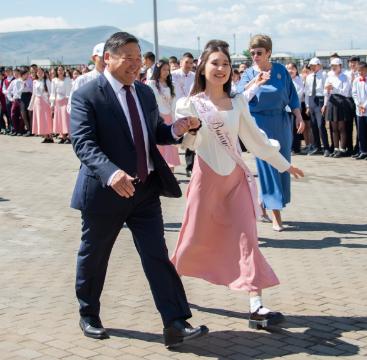 Последний звонок прозвенел для более чем девяти тысяч выпускников Тувы 