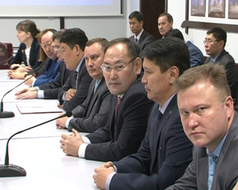 Глава Тувы в День Конституции РФ встретился с представителями судейского сообщества