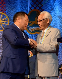 Глава Тувы вручил высокие награды Григорию Ширшину, Чимит-Доржу Ондару, Шериг-оолу Ооржаку
