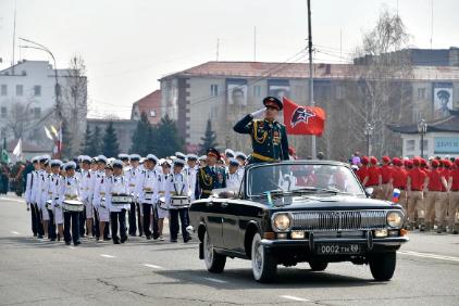 К трансляции Парада Победы в Кызыле присоединились тысячи зрителей