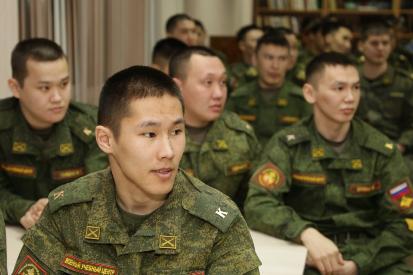 Военкоматы Тувы начали приём заявлений от выпускников для поступления в военные вузы