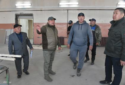 Глава Тувы проинспектировал строительство и ремонт соцобъектов в Сут-Хольском районе