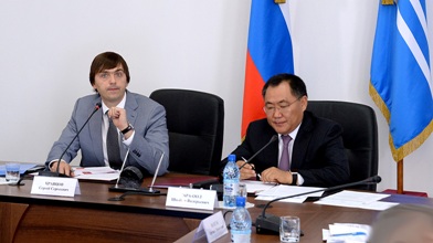 Глава Тувы Шолбан Кара-оол и руководитель Рособрнадзора Сергей Кравцов провели в правительстве расширенное совещание 