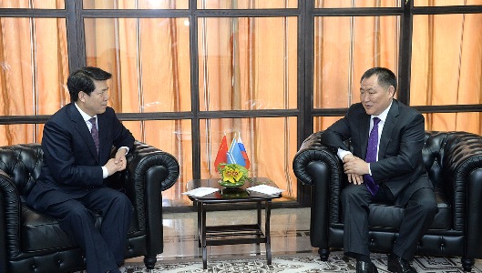 Глава Тувы Шолбан Кара-оол и посол Китая в России Ли Хуэй  обсудили вопросы сотрудничества