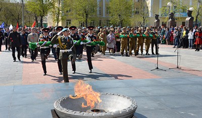 В столице Тувы   состоялась торжественная церемония возложения венков  к мемориалу павшим  воинам