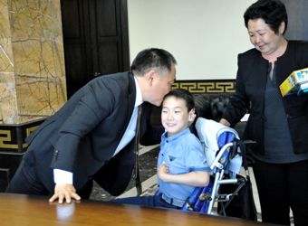 Шолбан Кара-оол провел личный прием граждан по проблемным вопросам детей-инвалидов