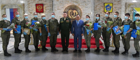Военным медикам в Туве вручены государственные награды республики