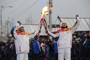 В столице Тувы эстафету олимпийского огня вышли поддержать более 50 тысяч  жителей республики