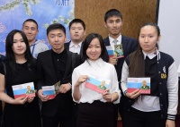 Студенты юрфака  получили от Главы Тувы специальные обложки для паспорта с Героем России Сергеем Шойгу 