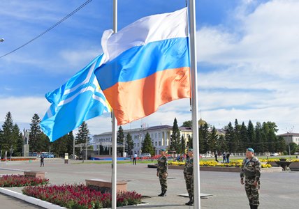 Глава Тувы поздравил с Днем флага Российской Федерации 