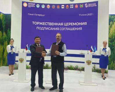 ПМЭФ-2022: Республика Тыва и фирма "1С" заключили соглашение о сотрудничестве в области информационных технологий