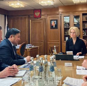 Владислав Ховалыг провел рабочую встречу с вице-премьером, куратором Сибирского федерального округа Викторией Абрамченко