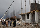Глава Тувы проверил ход строительства в Кызыле жилых домов 