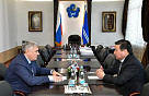 Владислав Ховалыг и Павел Акилин обсудили подключение новых микрорайонов Кызыла к электросетям 